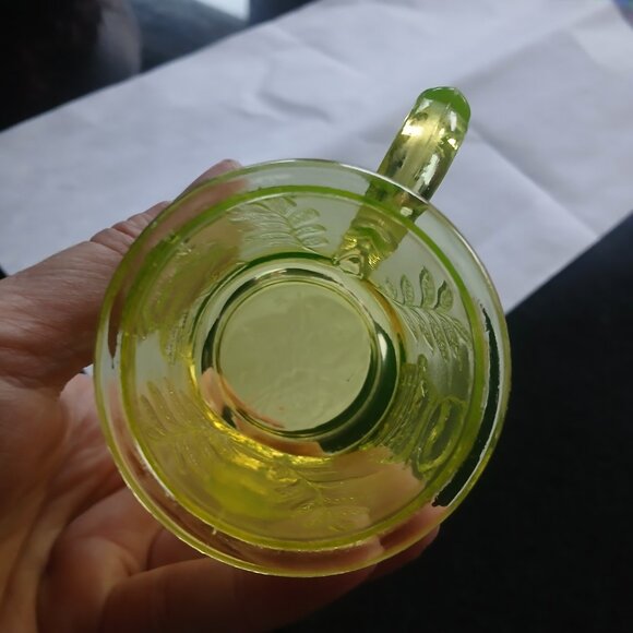 Vintage Vaseline Uranium Glass Childs Mug Cup Cat in Basket dog FLAW CHIP - Picture 12 of 16